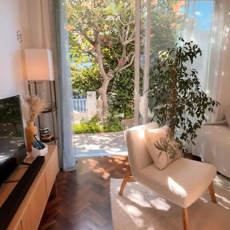 The Luzia House - 4br - Ac, Large Kitchen, Living Room, Free Parking, Gardens, Terraces, Sun Exposure Day - Coliving Pansiyon Funchal