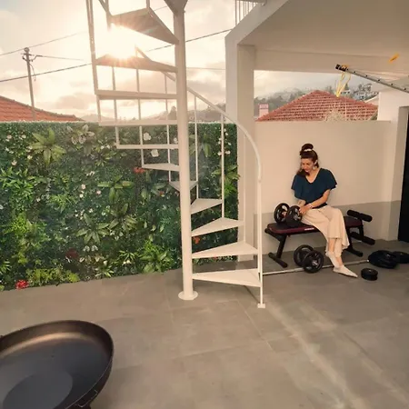 The Luzia House - 4br - Ac, Large Kitchen, Living Room, Free Parking, Gardens, Terraces, Sun Exposure Day - Coliving