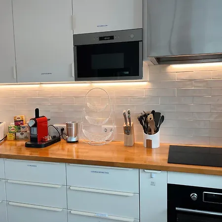 The Luzia House - 4br - Ac, Large Kitchen, Living Room, Free Parking, Gardens, Terraces, Sun Exposure Day - Coliving Pansiyon *