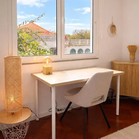 The Luzia House - 4br - Ac, Large Kitchen, Living Room, Free Parking, Gardens, Terraces, Sun Exposure Day - Coliving Pansiyon *