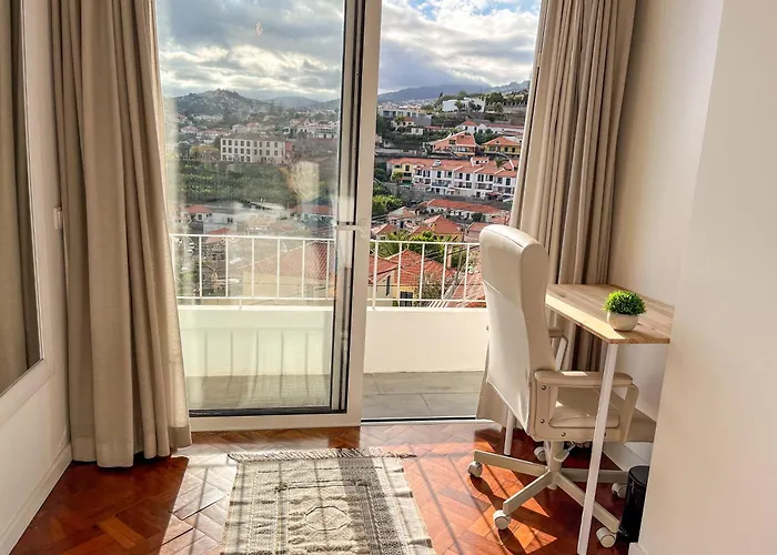 The Luzia House - 4br - Ac, Large Kitchen, Living Room, Free Parking, Gardens, Terraces, Sun Exposure Day - Coliving * 푼샬