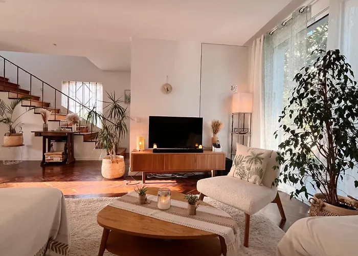The Luzia House - 4br - Ac, Large Kitchen, Living Room, Free Parking, Gardens, Terraces, Sun Exposure Day - Coliving 홈스테이 푼샬