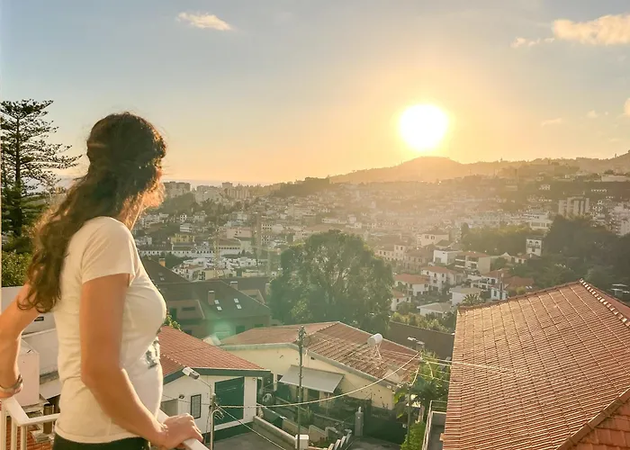 홈스테이 The Luzia House - 4br - Ac, Large Kitchen, Living Room, Free Parking, Gardens, Terraces, Sun Exposure Day - Coliving *
