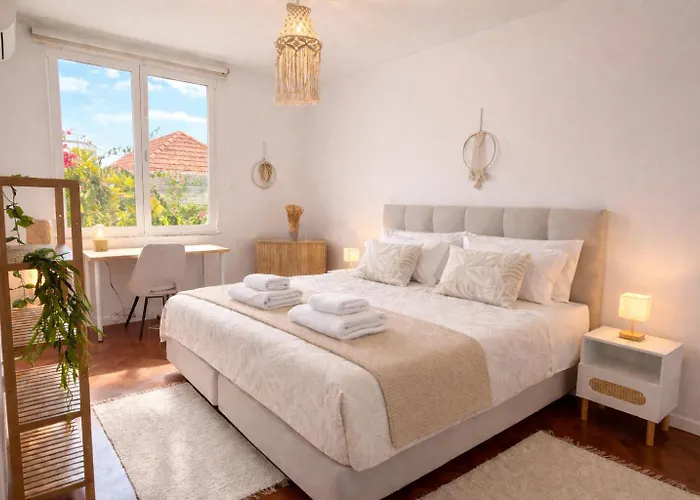 The Luzia House - 4br - Ac, Large Kitchen, Living Room, Free Parking, Gardens, Terraces, Sun Exposure Day - Coliving 푼샬