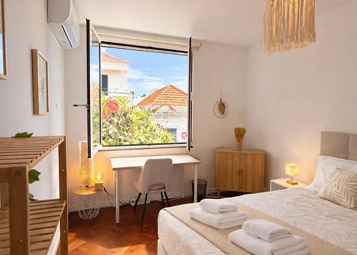 The Luzia House - 4br - Ac, Large Kitchen, Living Room, Free Parking, Gardens, Terraces, Sun Exposure Day - Coliving * 푼샬
