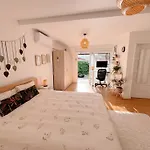 The Luzia House - 4br - Ac, Large Kitchen, Living Room, Free Parking, Gardens, Terraces, Sun Exposure Day - Coliving * Funchal (Madeira)