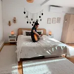 The Luzia House - 4br - Ac, Large Kitchen, Living Room, Free Parking, Gardens, Terraces, Sun Exposure Day - Coliving * Funchal (Madeira)