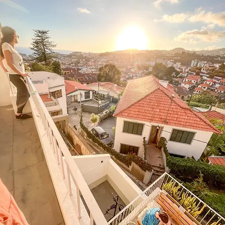 ホームステイ The Luzia House - 4br - Ac, Large Kitchen, Living Room, Free Parking, Gardens, Terraces, Sun Exposure Day - Coliving