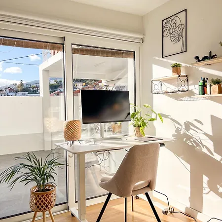 Homestay szállás The Luzia House - 4br - Ac, Large Kitchen, Living Room, Free Parking, Gardens, Terraces, Sun Exposure Day - Coliving