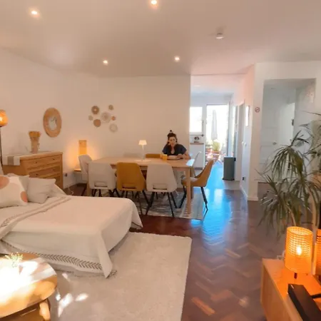 The Luzia House - 4br - Ac, Large Kitchen, Living Room, Free Parking, Gardens, Terraces, Sun Exposure Day - Coliving *