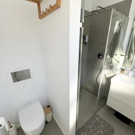 ホームステイ The Luzia House - 4br - Ac, Large Kitchen, Living Room, Free Parking, Gardens, Terraces, Sun Exposure Day - Coliving