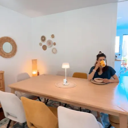 The Luzia House - 4br - Ac, Large Kitchen, Living Room, Free Parking, Gardens, Terraces, Sun Exposure Day - Coliving フンシャル