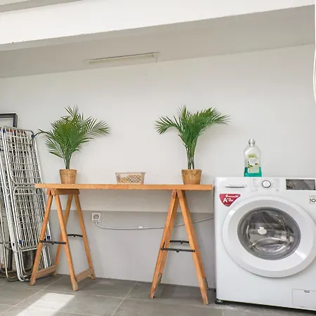 The Luzia House - 4br - Ac, Large Kitchen, Living Room, Free Parking, Gardens, Terraces, Sun Exposure Day - Coliving * フンシャル