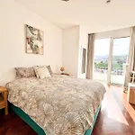 The Luzia House - 4br - Ac, Large Kitchen, Living Room, Free Parking, Gardens, Terraces, Sun Exposure Day - Coliving フンシャル