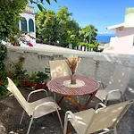 The Luzia House - 4br - Ac, Large Kitchen, Living Room, Free Parking, Gardens, Terraces, Sun Exposure Day - Coliving ホームステイ フンシャル