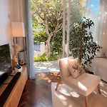 The Luzia House - 4br - Ac, Large Kitchen, Living Room, Free Parking, Gardens, Terraces, Sun Exposure Day - Coliving ホームステイ フンシャル