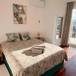 ホームステイ The Luzia House - 4br - Ac, Large Kitchen, Living Room, Free Parking, Gardens, Terraces, Sun Exposure Day - Coliving フンシャル