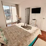The Luzia House - 4br - Ac, Large Kitchen, Living Room, Free Parking, Gardens, Terraces, Sun Exposure Day - Coliving * フンシャル