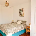 The Luzia House - 4br - Ac, Large Kitchen, Living Room, Free Parking, Gardens, Terraces, Sun Exposure Day - Coliving ホームステイ *