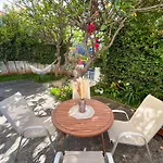 ホームステイ The Luzia House - 4br - Ac, Large Kitchen, Living Room, Free Parking, Gardens, Terraces, Sun Exposure Day - Coliving *