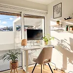 ホームステイ The Luzia House - 4br - Ac, Large Kitchen, Living Room, Free Parking, Gardens, Terraces, Sun Exposure Day - Coliving