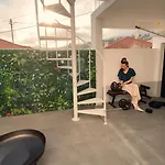The Luzia House - 4br - Ac, Large Kitchen, Living Room, Free Parking, Gardens, Terraces, Sun Exposure Day - Coliving