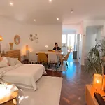 The Luzia House - 4br - Ac, Large Kitchen, Living Room, Free Parking, Gardens, Terraces, Sun Exposure Day - Coliving *
