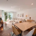 The Luzia House - 4br - Ac, Large Kitchen, Living Room, Free Parking, Gardens, Terraces, Sun Exposure Day - Coliving フンシャル