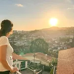 ホームステイ The Luzia House - 4br - Ac, Large Kitchen, Living Room, Free Parking, Gardens, Terraces, Sun Exposure Day - Coliving *