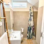 ホームステイ The Luzia House - 4br - Ac, Large Kitchen, Living Room, Free Parking, Gardens, Terraces, Sun Exposure Day - Coliving フンシャル