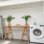 The Luzia House - 4br - Ac, Large Kitchen, Living Room, Free Parking, Gardens, Terraces, Sun Exposure Day - Coliving * フンシャル