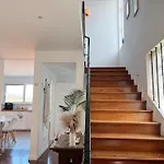 ホームステイ The Luzia House - 4br - Ac, Large Kitchen, Living Room, Free Parking, Gardens, Terraces, Sun Exposure Day - Coliving