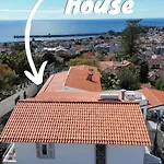 Homestay szállás The Luzia House - 4br - Ac, Large Kitchen, Living Room, Free Parking, Gardens, Terraces, Sun Exposure Day - Coliving Funchal
