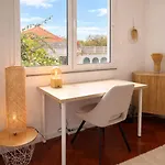 The Luzia House - 4br - Ac, Large Kitchen, Living Room, Free Parking, Gardens, Terraces, Sun Exposure Day - Coliving ホームステイ *