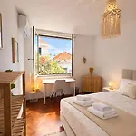 The Luzia House - 4br - Ac, Large Kitchen, Living Room, Free Parking, Gardens, Terraces, Sun Exposure Day - Coliving * フンシャル