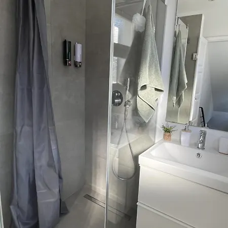 The Luzia House - 4br - Ac, Large Kitchen, Living Room, Free Parking, Gardens, Terraces, Sun Exposure Day - Coliving 푼샬