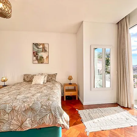 The Luzia House - 4br - Ac, Large Kitchen, Living Room, Free Parking, Gardens, Terraces, Sun Exposure Day - Coliving Kwatera prywatna *