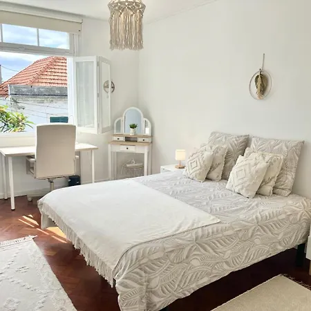 Kwatera prywatna The Luzia House - 4br - Ac, Large Kitchen, Living Room, Free Parking, Gardens, Terraces, Sun Exposure Day - Coliving