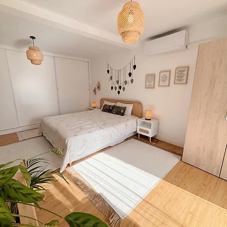 The Luzia House - 4br - Ac, Large Kitchen, Living Room, Free Parking, Gardens, Terraces, Sun Exposure Day - Coliving *