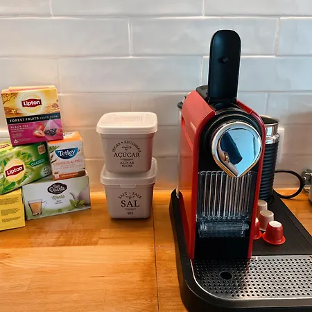 The Luzia House - 4br - Ac, Large Kitchen, Living Room, Free Parking, Gardens, Terraces, Sun Exposure Day - Coliving *