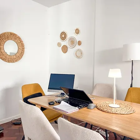 The Luzia House - 4br - Ac, Large Kitchen, Living Room, Free Parking, Gardens, Terraces, Sun Exposure Day - Coliving