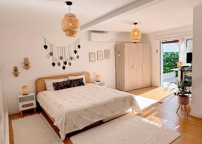 The Luzia House - 4br - Ac, Large Kitchen, Living Room, Free Parking, Gardens, Terraces, Sun Exposure Day - Coliving Δωμάτια σε οικογενειακή κατοικία Φουνκάλ