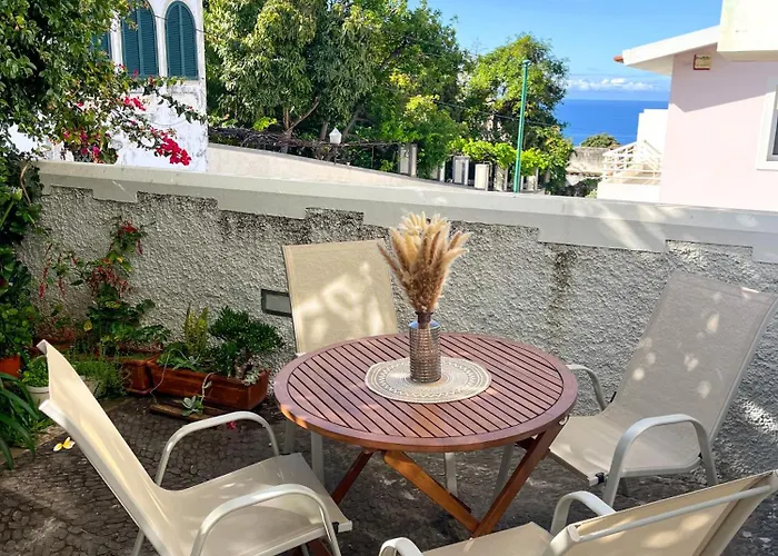 The Luzia House - 4br - Ac, Large Kitchen, Living Room, Free Parking, Gardens, Terraces, Sun Exposure Day - Coliving Δωμάτια σε οικογενειακή κατοικία Φουνκάλ