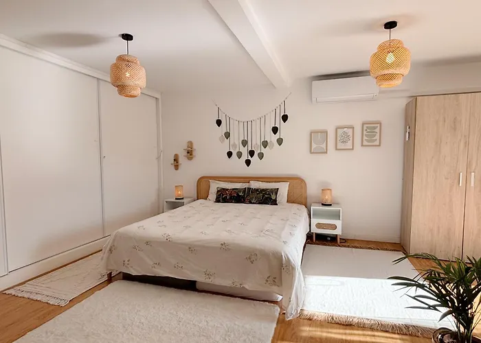 The Luzia House - 4br - Ac, Large Kitchen, Living Room, Free Parking, Gardens, Terraces, Sun Exposure Day - Coliving Φουνκάλ