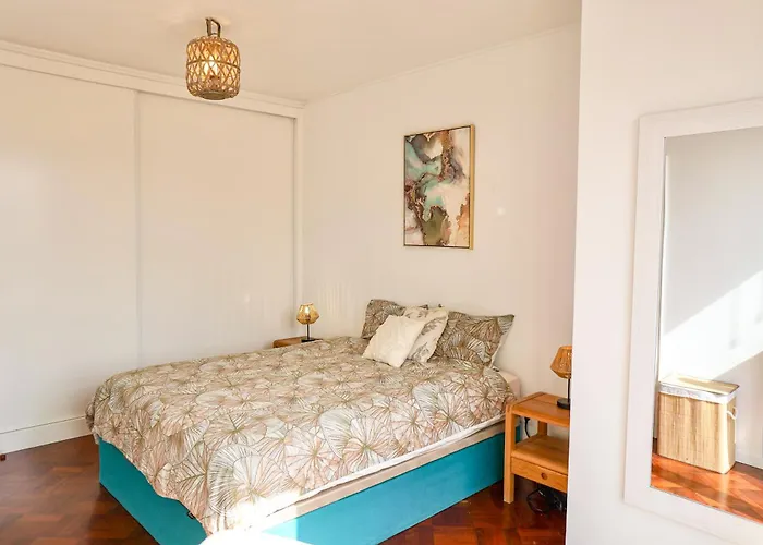 The Luzia House - 4br - Ac, Large Kitchen, Living Room, Free Parking, Gardens, Terraces, Sun Exposure Day - Coliving Δωμάτια σε οικογενειακή κατοικία *