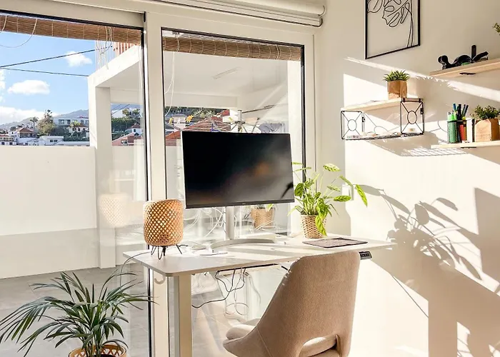 Δωμάτια σε οικογενειακή κατοικία The Luzia House - 4br - Ac, Large Kitchen, Living Room, Free Parking, Gardens, Terraces, Sun Exposure Day - Coliving