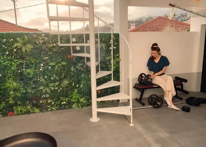 The Luzia House - 4br - Ac, Large Kitchen, Living Room, Free Parking, Gardens, Terraces, Sun Exposure Day - Coliving