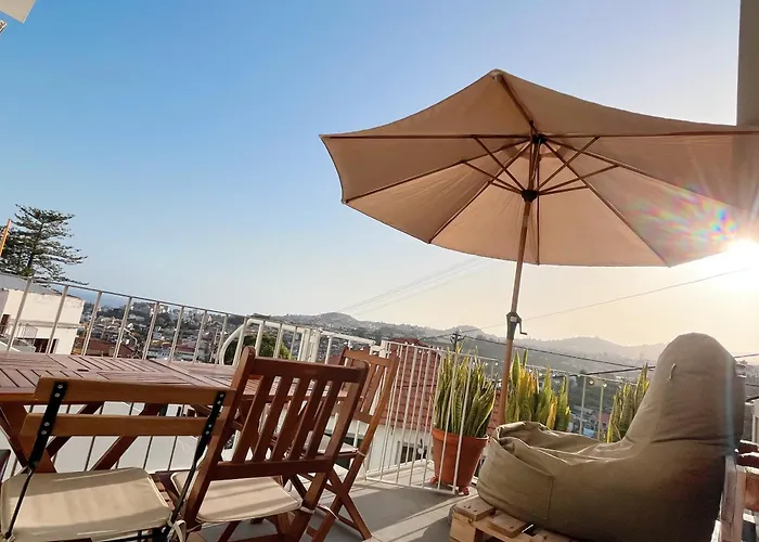 The Luzia House - 4br - Ac, Large Kitchen, Living Room, Free Parking, Gardens, Terraces, Sun Exposure Day - Coliving *