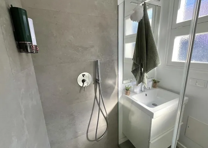 Δωμάτια σε οικογενειακή κατοικία The Luzia House - 4br - Ac, Large Kitchen, Living Room, Free Parking, Gardens, Terraces, Sun Exposure Day - Coliving