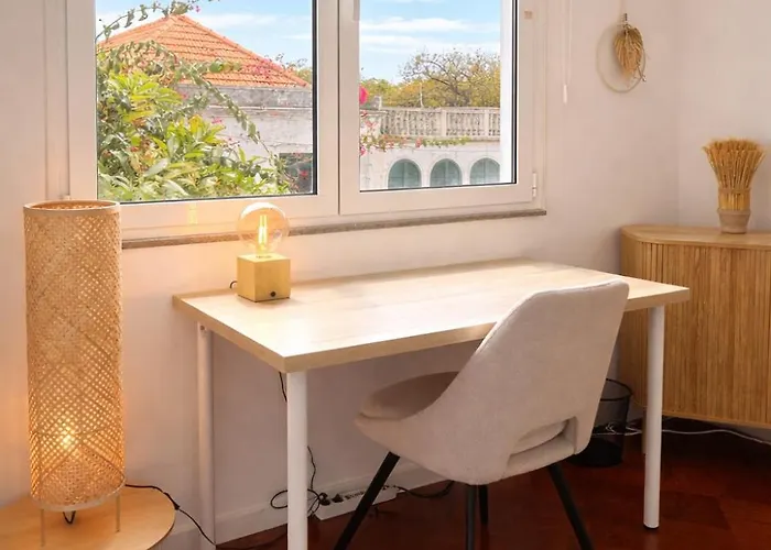 The Luzia House - 4br - Ac, Large Kitchen, Living Room, Free Parking, Gardens, Terraces, Sun Exposure Day - Coliving Privatunterkunft *
